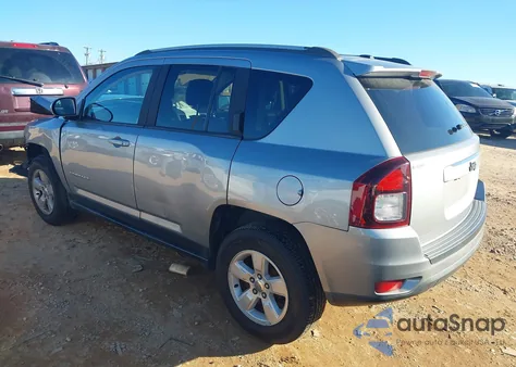 2016 Jeep Compass Latitude z USA, uszkodzony, nr VIN 1C4NJCEAXGD744634
